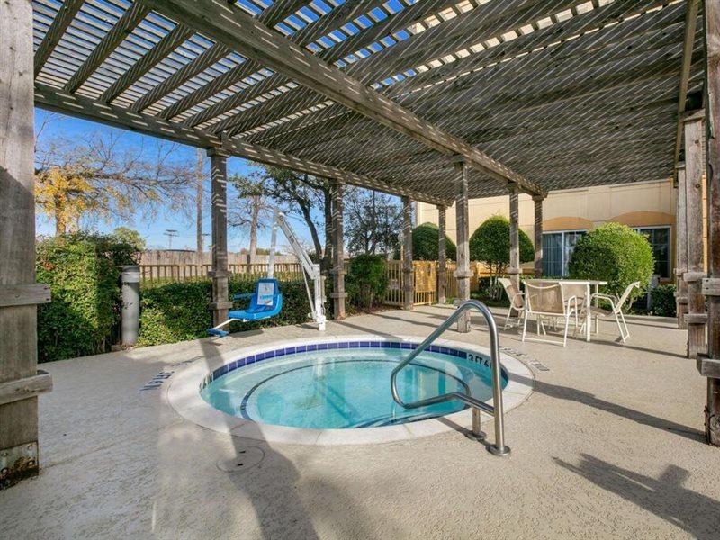La Quinta By Wyndham Dfw Airport South / Irving Hotel Bagian luar foto