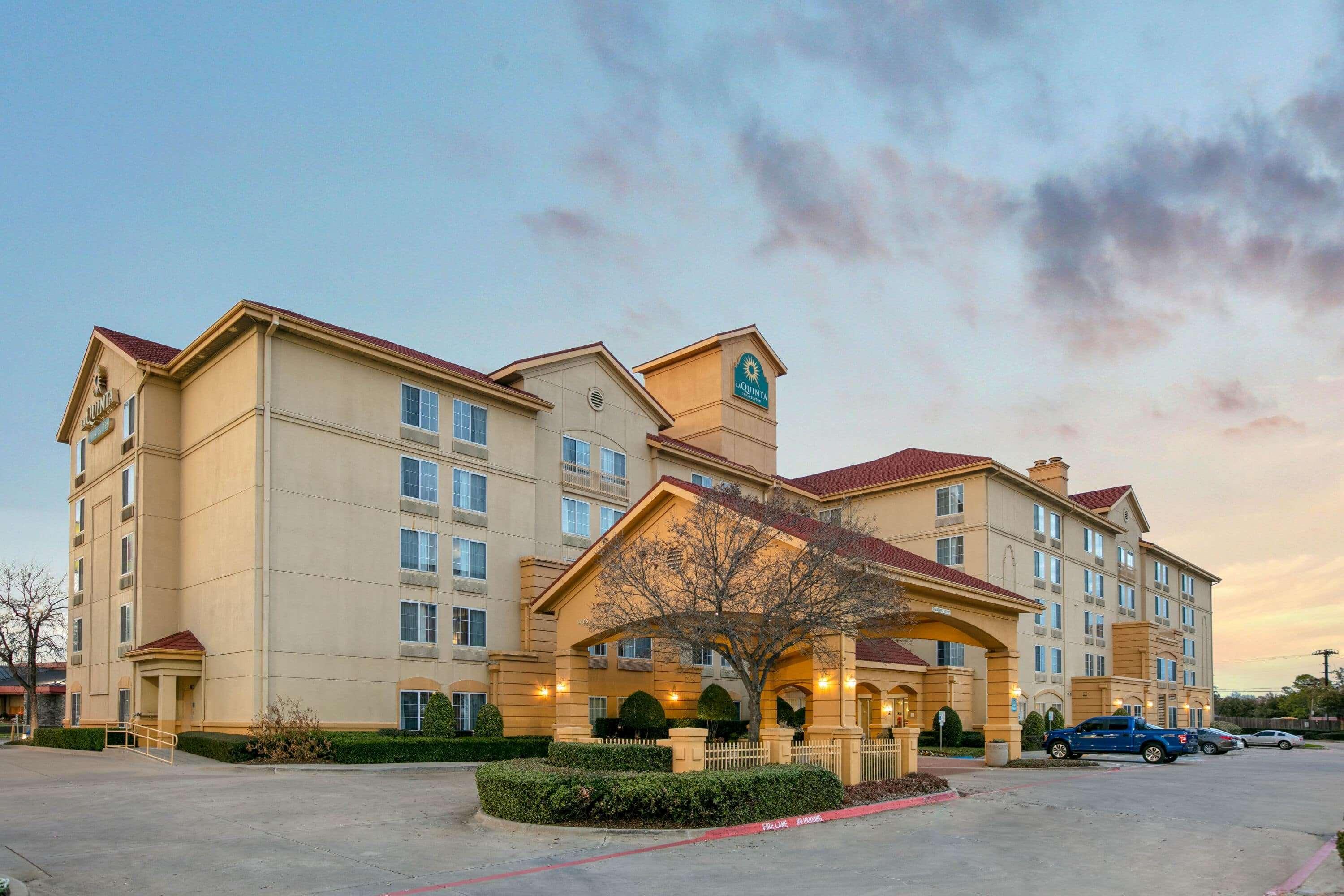 La Quinta By Wyndham Dfw Airport South / Irving Hotel Bagian luar foto