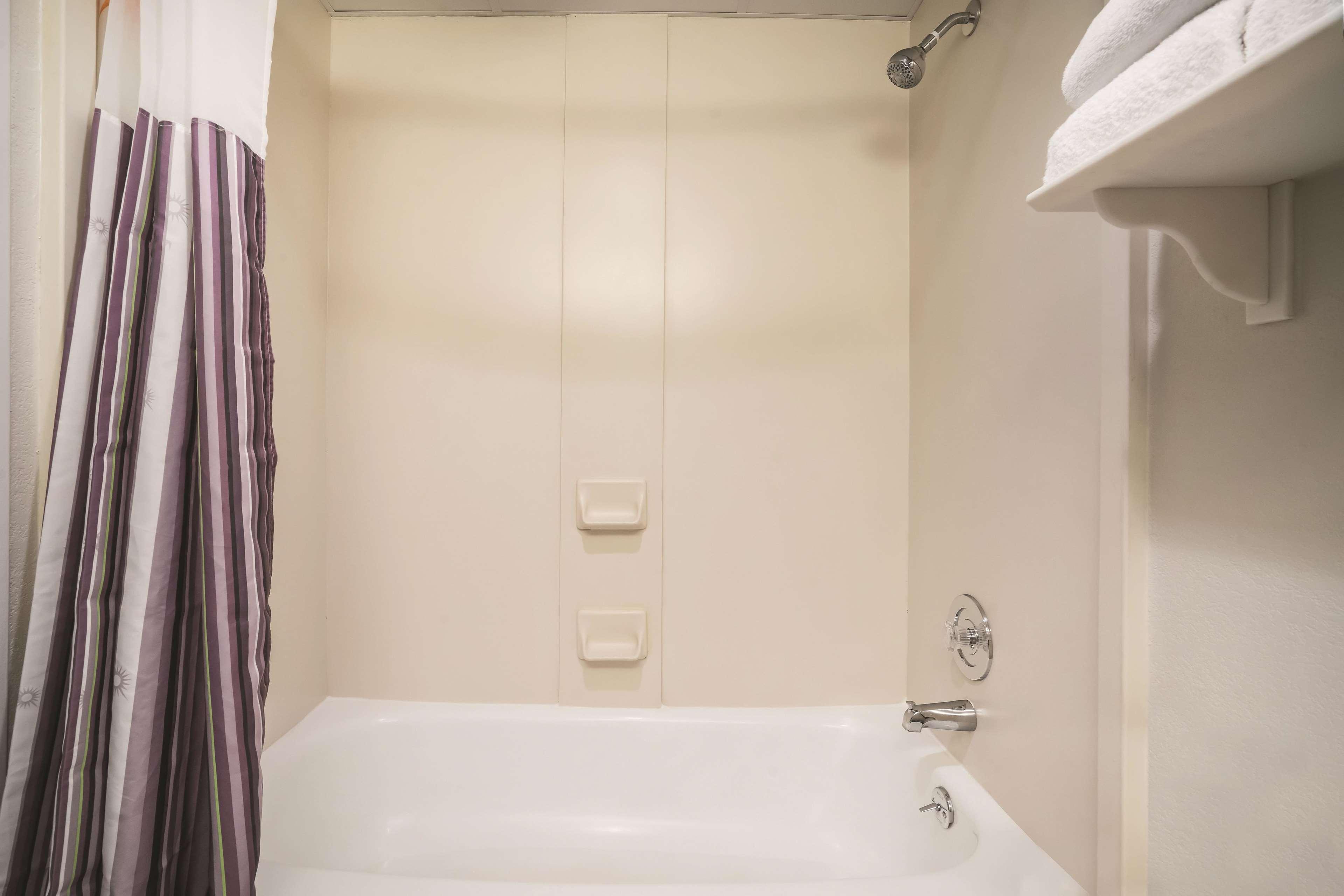 La Quinta By Wyndham Dfw Airport South / Irving Hotel Bagian luar foto