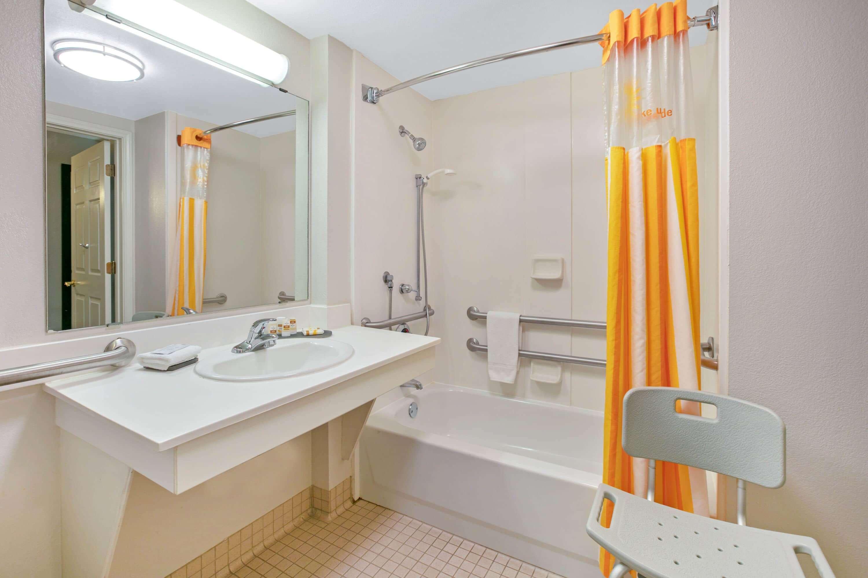 La Quinta By Wyndham Dfw Airport South / Irving Hotel Bagian luar foto