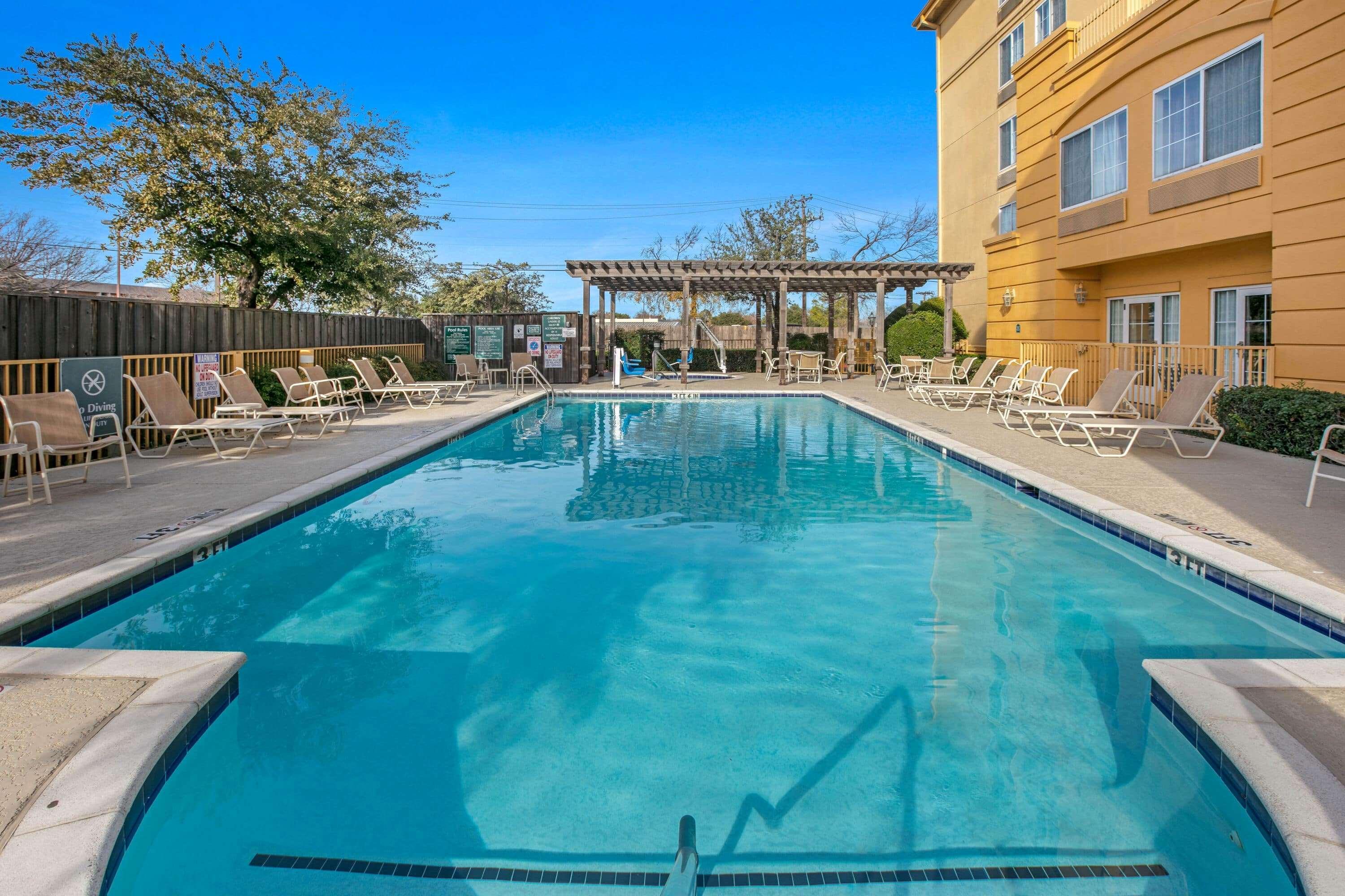 La Quinta By Wyndham Dfw Airport South / Irving Hotel Bagian luar foto
