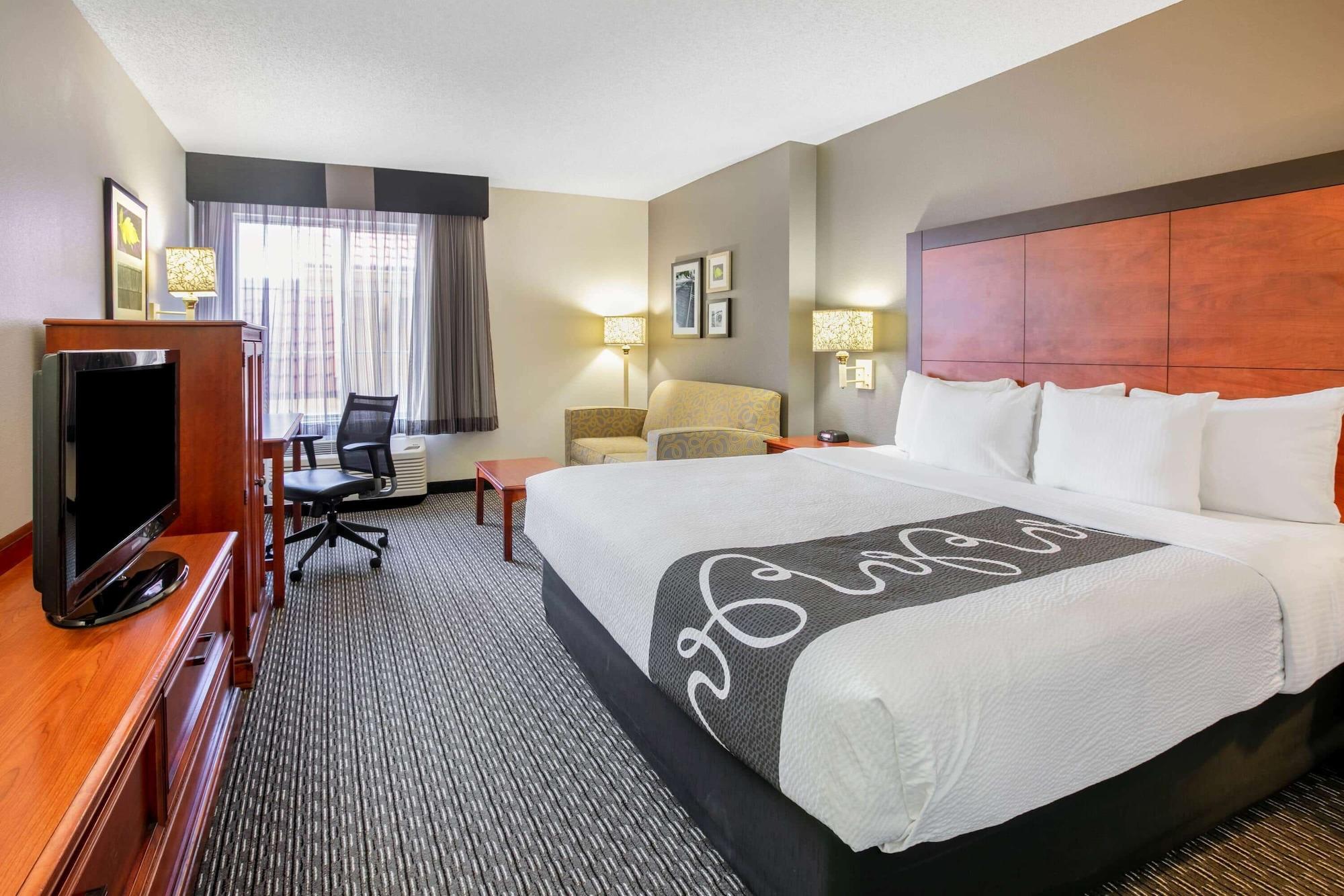 La Quinta By Wyndham Dfw Airport South / Irving Hotel Bagian luar foto